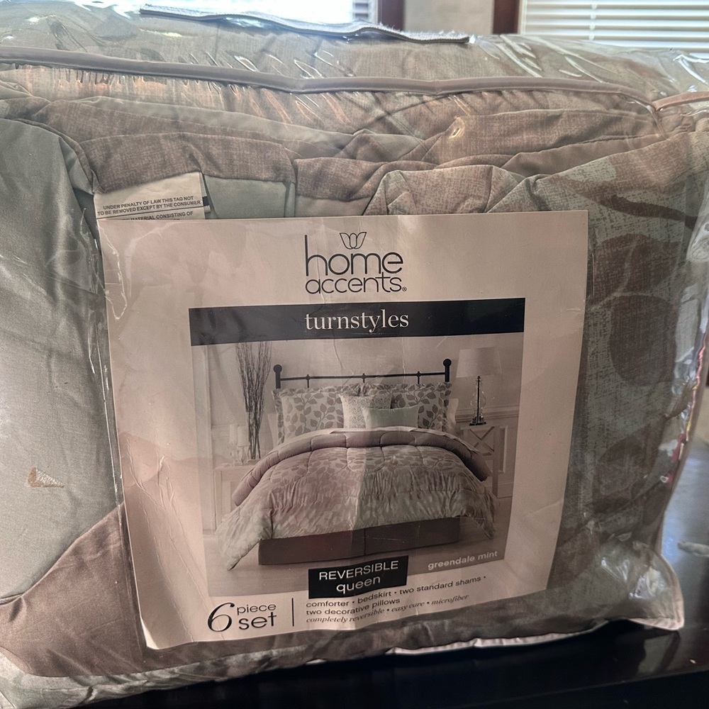 BRAND NEW NEVER OPENED HOME Queen Comforter set.  6 Piece Reversible.